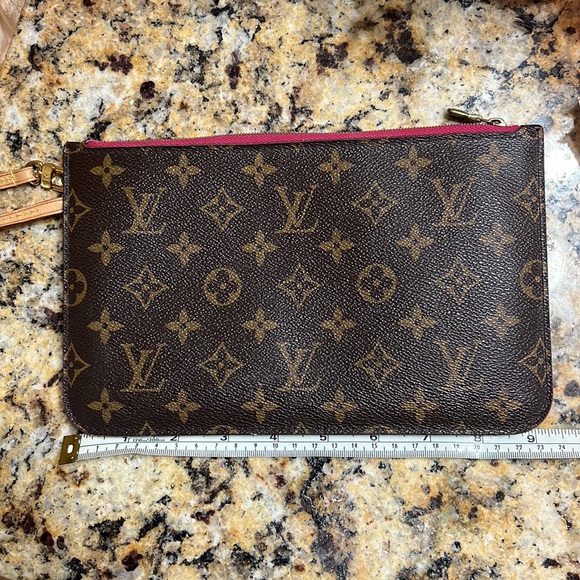 *SOLD* Authentic Louis Vuitton Neverfull Wristlet - Picture 10 of 11